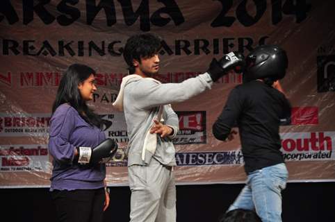 Vidyut Jamwal Teachs Self Defence