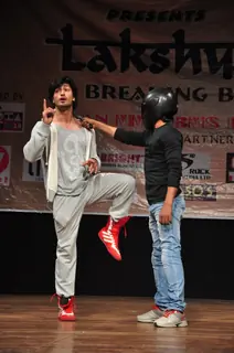 Vidyut Jamwal Teachs Self Defence