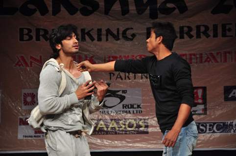 Vidyut Jamwal Teachs Self Defence