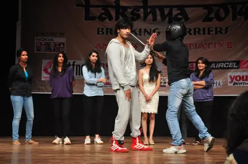 Vidyut Jamwal Teachs Self Defence