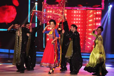 Kangana performs with a contestant on India's Got Talent Season 5