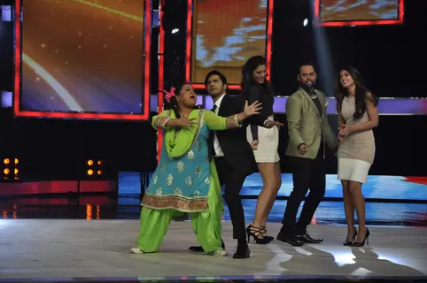Promotion of Main Tera Hero on the sets of India's Got Talent