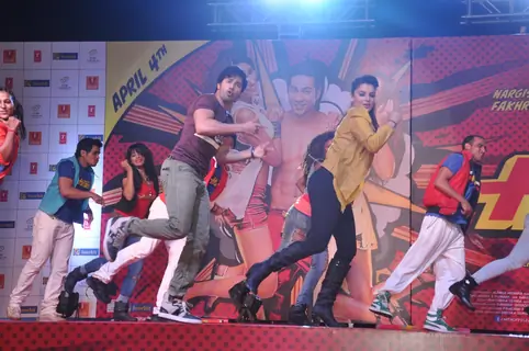 Varun Dhawan performs at the Music Launch of Main Tera Hero