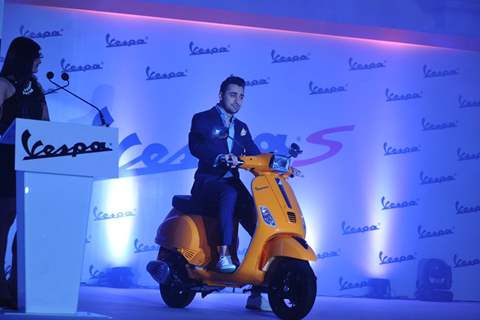 Imran Khan unveils the chicnew Vespa S