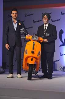 Imran Khan unveils the chicnew Vespa S