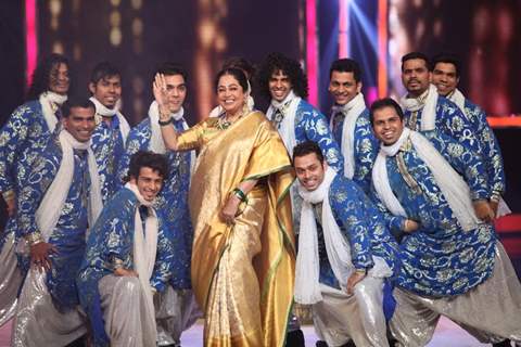 Kirron Kher performs at the Grand Finale of India's Got Talent