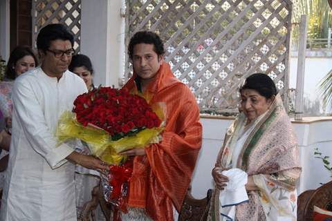 Lata Mangeshkar & Sachin Tendulkar meet Raj Thackeray