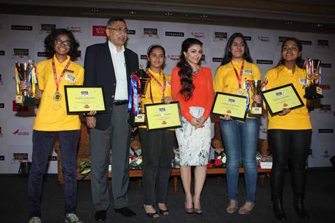 Soha Ali Khan with the winners of the Classmate Spell Bee 2014