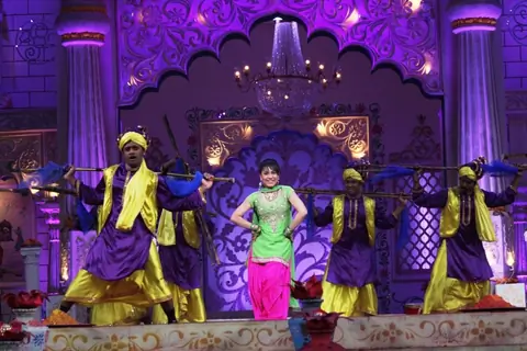 Tuhinaa Vohra during a performance on Zee TV Holi Mahotsav