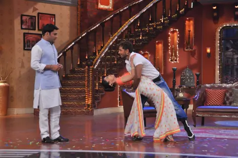 Terence dances with Sumona while Kapil watches on