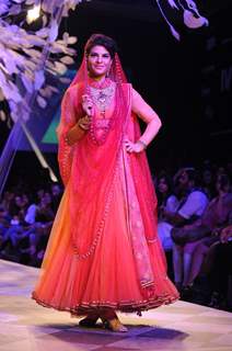 Jacqueline Fernandez showstopper for Tarun Tahiliani show at LFW Summer Resort day 2