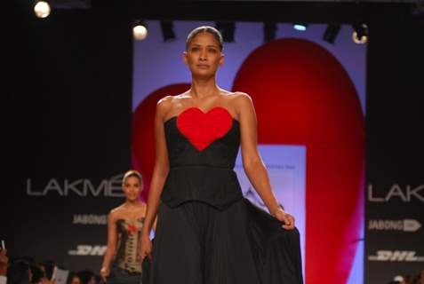 Carol Gracias walked the ramp at LFW