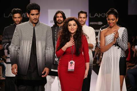 Cast of Fugly at designer Archana Kochhar's show at Lakme Fashion Week