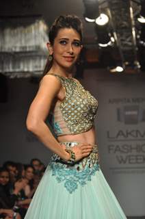 Karisma Kapur walks the ramp for Arpita Mehta at Lakme Fashion Week Summer Resort 2014