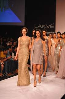 Kalki Koechlin with Komal Sood at Lakme Fashion Week Summer Resort 2014