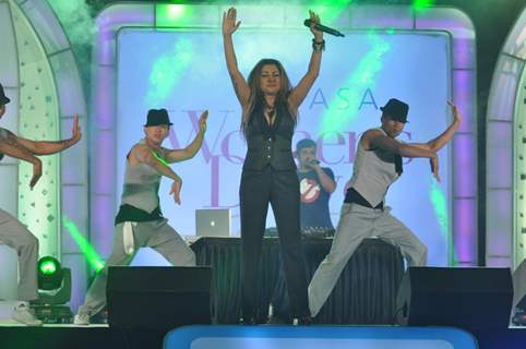 Hard Kaur performs at the Lavasa Woman Drives Awards 2014