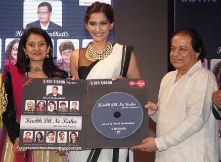 Sonam Kapoor and Anup Jalota Launch the Ghazal Album &quot;Kuchh Dil Ne Kaha&quot;