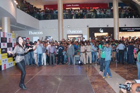 Sunny Leone promotes 'Ragini MMS 2' at Viviana Mall Thane