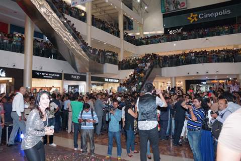 The crowd goes crazy for Sunny Leone as she promotes 'Ragini MMS 2'