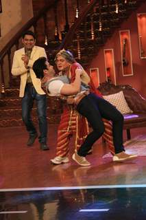 Dadi and Tusshar Kapoor perform on Comedy Nights with Kapil