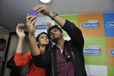 Arjun Kapoor & Alia Bhatt click a selfie at Radio City 91.1FM