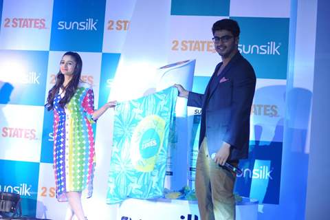 Alia and Arjun present Sunsilk at the 2 States Press Conference