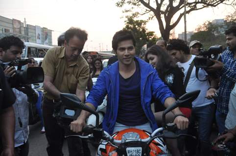 Varun Dhawan at the Bike rally to promote Main Tera Hero