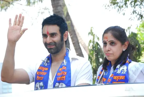 Sandip Soparrkar supporting BSP North-West candidate Pushpa Milind Bhole