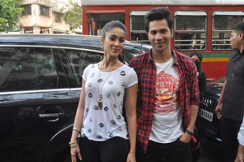 Varun & Ileana promotes their film at cafe and theatres