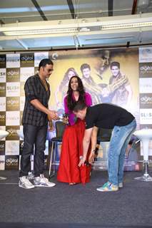 Akshay Kumar jokes around at the Fugly Trailer Launch