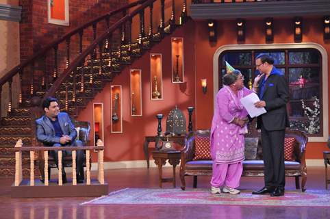 Dadi jokes around with Rajat Sharma on Comedy Nights With Kapil