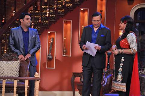 Bua flirts with Rajat Sharma on Comedy Nights With Kapil