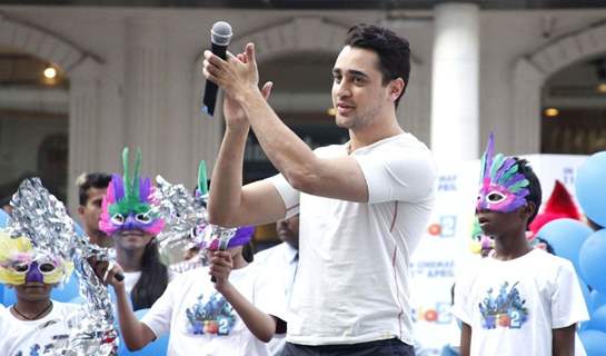 Imran Khan cheers the dancers at the promotions of Rio 2