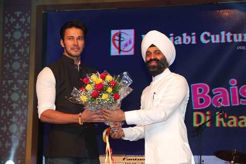 Rajneesh Duggal felicitated at Baisakhi Di Raat