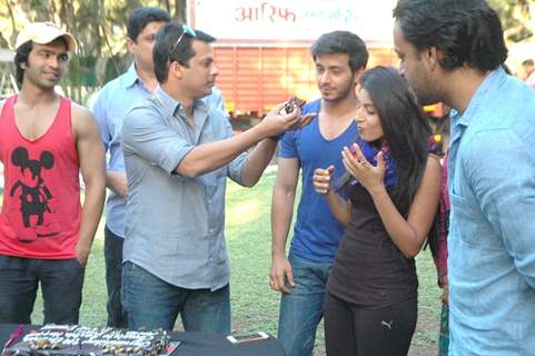 The team of Sadda Haq celebrates as they complete 100 episodes