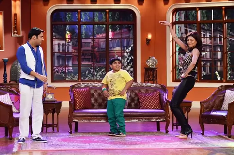 Sushmita Sen performs on Comedy Nights with Kapil