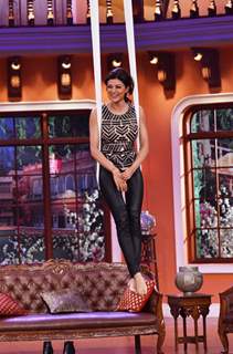 Sushmita Sen performs some aerial act on Comedy Nights with Kapil