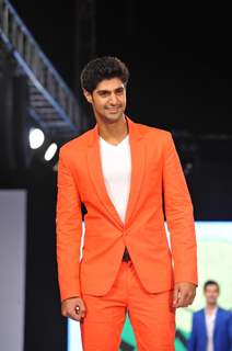 Tanuj Virwani at the charity fashion show 'Ramp for Champs'