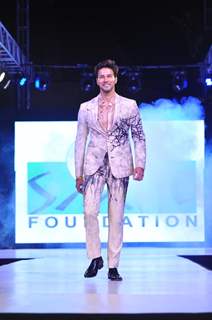 Rajneesh Duggal at the charity fashion show 'Ramp for Champs'