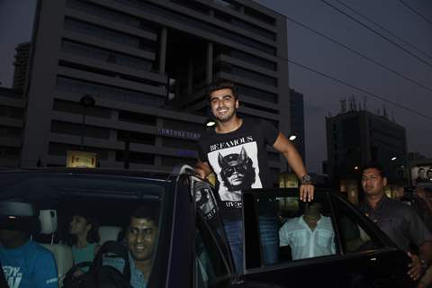 Arjun Kapoor promotes 2 States at a movie theatre