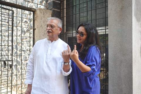 Gulzar shows off his inked finger