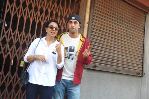 Neetu Singh and Rabir kapoor show their inked fingers