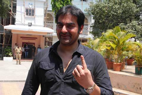 Arbaaz Khan casted his vote at a polling station in Mumbai