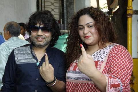 Kailash Kher casts his vote at a polling station in Mumbai