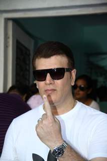 Aditya Pancholi shows his inked finger