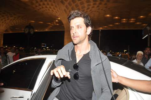 Hrithik Roshan at Mumbai airport leaving to attend IIFA