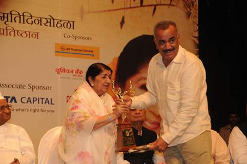 Lata Mangeshkar felicitates Shivaji Satam at the 72nd Master Deenanath Mangeshkar Awards