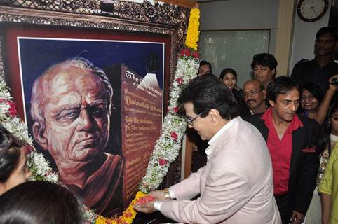 Jeetendra pays his respect at the Dada Sahib Phalke Awards