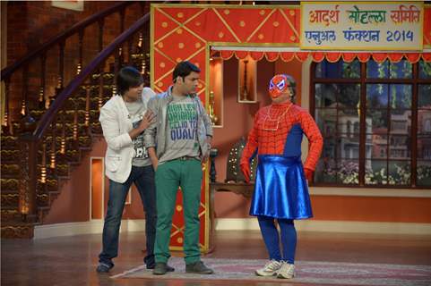 Vivek Oberoi in a gig with Kapil Sharma and Dadi on Comedy Nights With Kapil