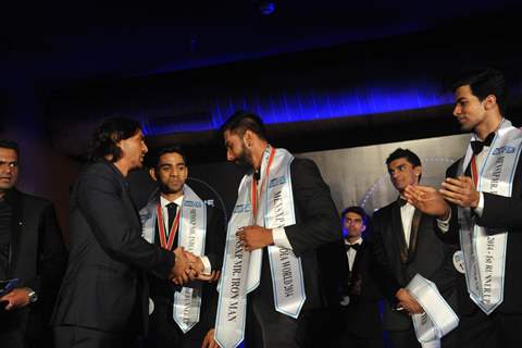 Arjun Rampal congratulates the winners of 'Mr India 2014'